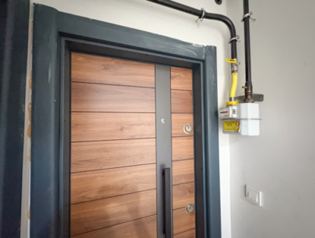 Aquaparklı Havuzlu Ve Denize Yakın Sitede Satılık 2+1 Daire