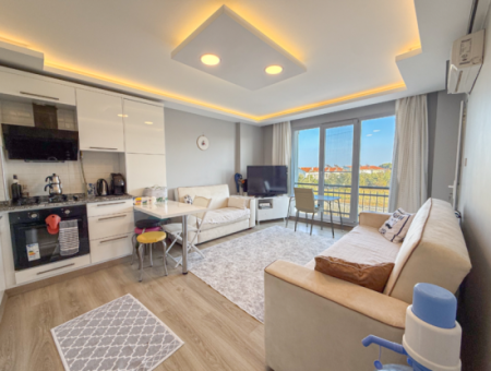 Kumbağ'da Denize Sıfır Havuzlu Sitede Satılık Eşyalı 2+1 Daire