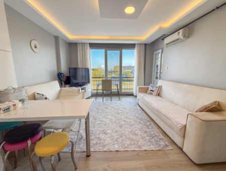 Kumbağ'da Denize Sıfır Havuzlu Sitede Satılık Eşyalı 2+1 Daire