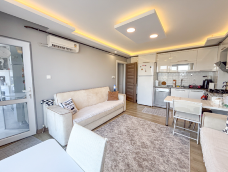 Kumbağ'da Denize Sıfır Havuzlu Sitede Satılık Eşyalı 2+1 Daire