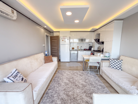 Kumbağ'da Denize Sıfır Havuzlu Sitede Satılık Eşyalı 2+1 Daire