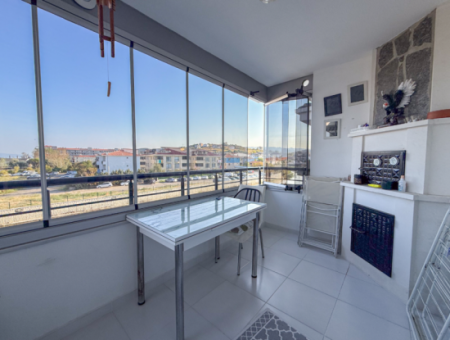 Kumbağ'da Denize Sıfır Havuzlu Sitede Satılık Eşyalı 2+1 Daire