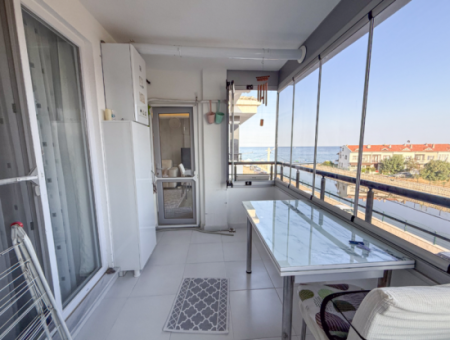 Kumbağ'da Denize Sıfır Havuzlu Sitede Satılık Eşyalı 2+1 Daire