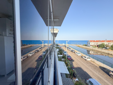 Kumbağ'da Denize Sıfır Havuzlu Sitede Satılık Eşyalı 2+1 Daire