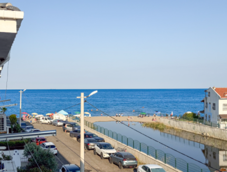 Kumbağ'da Denize Sıfır Havuzlu Sitede Satılık Eşyalı 2+1 Daire