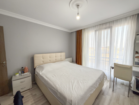 Kumbağ'da Denize Sıfır Havuzlu Sitede Satılık Eşyalı 2+1 Daire