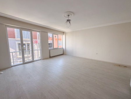 Kumbağ Merkezi Konumda Geniş İskanlı 2+1 Satılık Daire