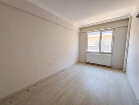 Kumbağ Merkezi Konumda Geniş İskanlı 2+1 Satılık Daire