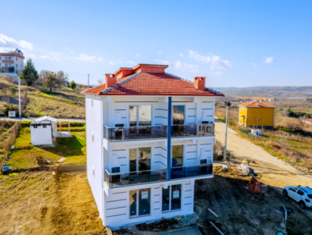 Kumbağ'da Panoramik Deniz Manzaralı İskanlı Satılık 1+1 Daire