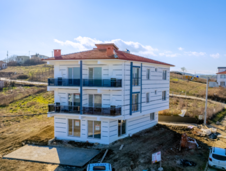Kumbağ'da Panoramik Deniz Manzaralı İskanlı Satılık 1+1 Daire