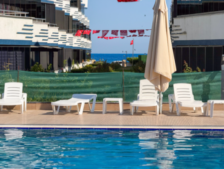 Kumbağ'da Denize Sıfır Havuzlu Sitede Satılık Ferah 2+1 Daire