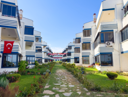 Kumbağ'da Denize Sıfır Havuzlu Sitede Satılık Ferah 2+1 Daire