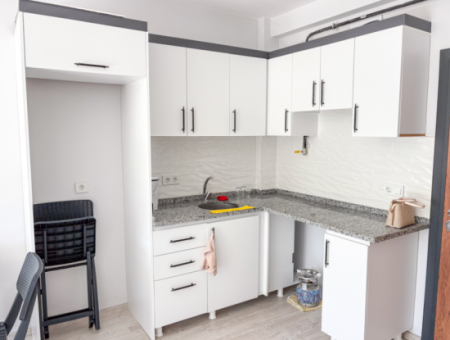 Kumbağ'da Yeni Binada Caddeye Yakın Eşyasız Kiralık 1+1 Daire