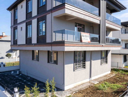 Kumbağ'da Park Karşısında Kiralık Eşyalı Lüks 2+1 Daire