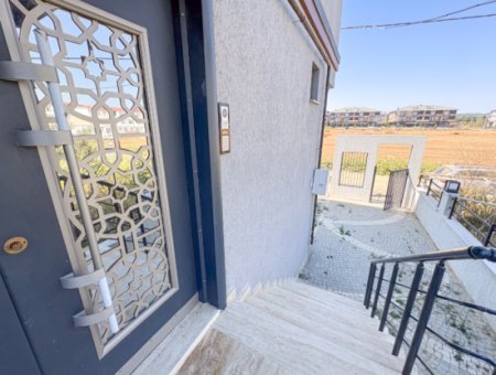 Kumbağ'da Park Karşısında Kiralık Eşyalı Lüks 2+1 Daire