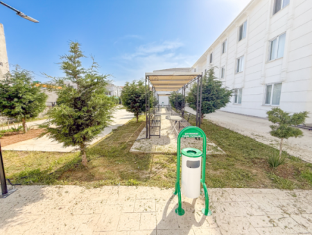 Aquaparklı Havuzlu Denize Yakın Sitede Satılık Eşyalı 1+1 Daire