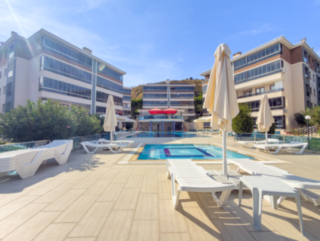 Kumbağ Doğapark Evlerinde Havuz Cephe Eşyalı Satılık 2+1 Daire