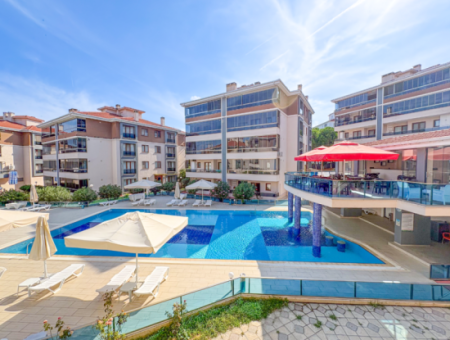 Kumbağ Doğapark Evlerinde Havuz Cephe Eşyalı Satılık 2+1 Daire