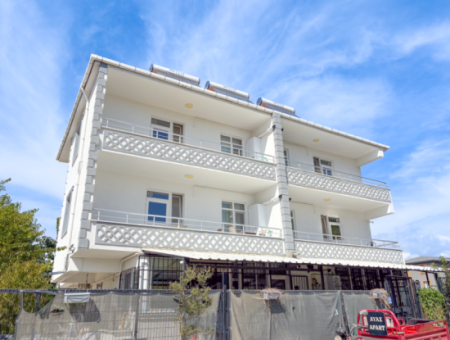 Kumbağ'da Caddeye Ve Denize Yakın Eşyalı Geniş 2+1 Kiralık Daireler