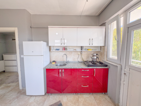 Kumbağ'da Caddeye Ve Denize Yakın Eşyalı Geniş 2+1 Kiralık Daireler
