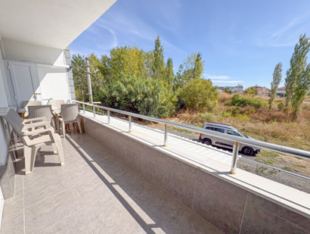 Kumbağ'da Caddeye Ve Denize Yakın Eşyalı Geniş 2+1 Kiralık Daireler