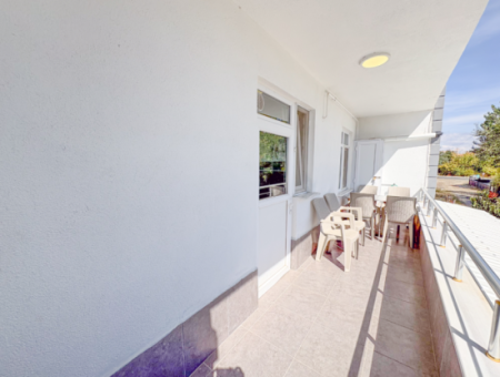 Kumbağ'da Caddeye Ve Denize Yakın Eşyalı Geniş 2+1 Kiralık Daireler