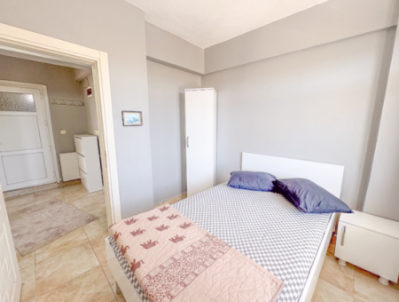 Kumbağ'da Caddeye Ve Denize Yakın Eşyalı Geniş 2+1 Kiralık Daireler
