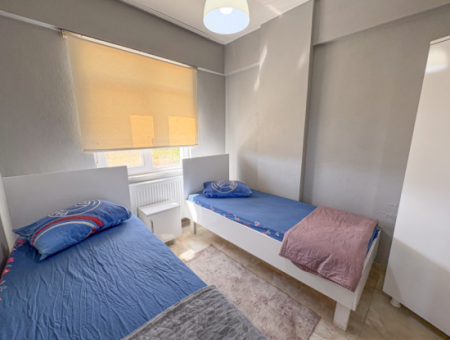 Kumbağ'da Caddeye Ve Denize Yakın Eşyalı Geniş 2+1 Kiralık Daireler