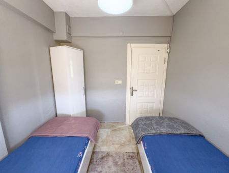 Kumbağ'da Caddeye Ve Denize Yakın Eşyalı Geniş 2+1 Kiralık Daireler