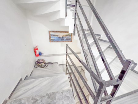 Kumbağ'da Caddeye Ve Denize Yakın Eşyalı Geniş 2+1 Kiralık Daireler