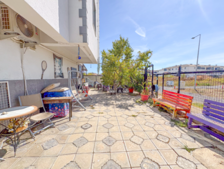 Kumbağ'da Caddeye Ve Denize Yakın Eşyalı Geniş 2+1 Kiralık Daireler