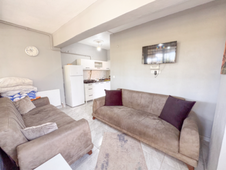 Kumbağ Caddeye Ve Denize Yakın Bahçeli 1+1 Eşyalı Kiralık Daire