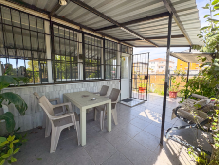Kumbağ Caddeye Ve Denize Yakın Bahçeli 1+1 Eşyalı Kiralık Daire