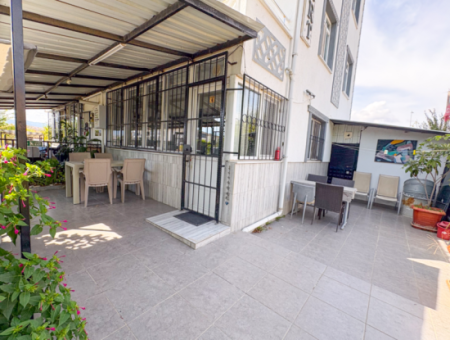 Kumbağ Caddeye Ve Denize Yakın Bahçeli 1+1 Eşyalı Kiralık Daire