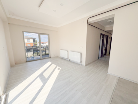 Kumbağ Havuzlu Sitede Denize Yakın Kiralık 2+1 Daire