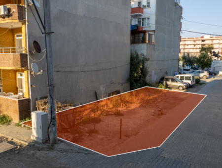 Kumbağ Pazar Sokağında Satılık Köşe Bitişik Nizam İmarlı Arsa