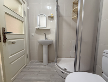 Kumbağ'da Pazar Ve Caddeye Yakın İskanlı Satılık 1+1 Daire