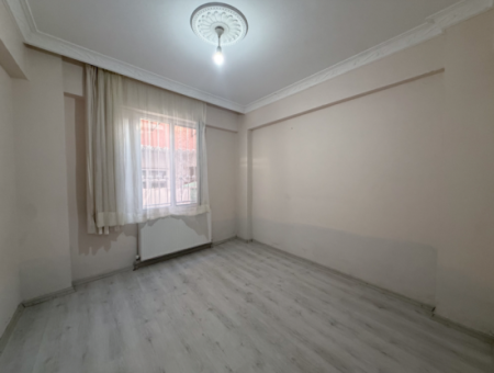 Kumbağ'da Pazar Ve Caddeye Yakın İskanlı Satılık 1+1 Daire