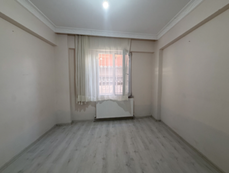 Kumbağ'da Pazar Ve Caddeye Yakın İskanlı Satılık 1+1 Daire